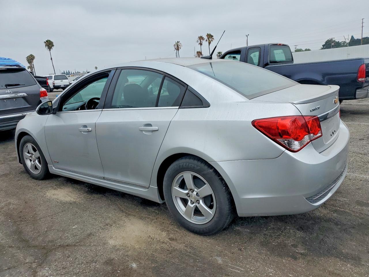 2014 Chevrolet Cruze Lt - Image 2
