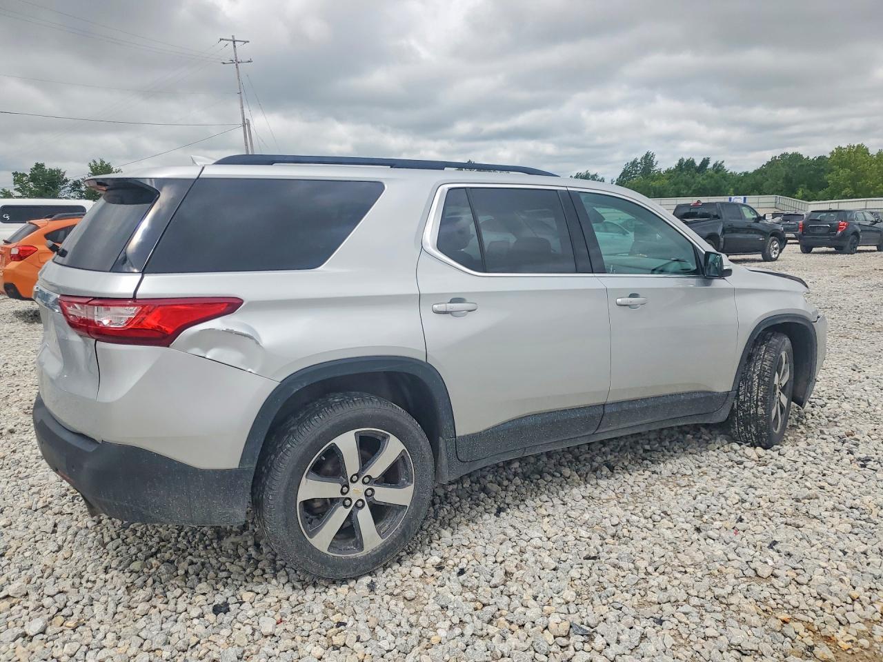 2019 Chevrolet Traverse Lt - Image 3