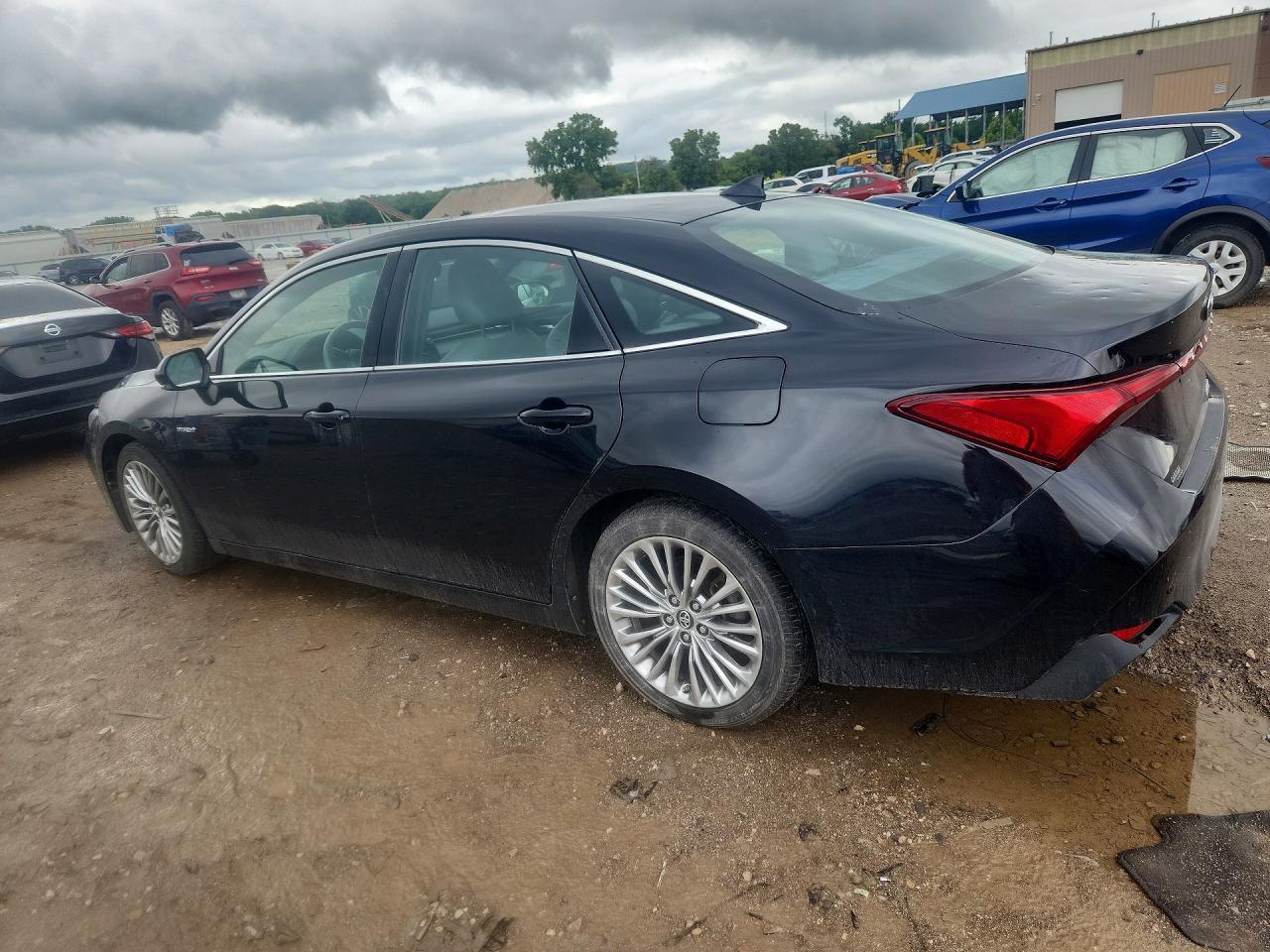 2019 Toyota Avalon Hybrid Limited - Фото 2