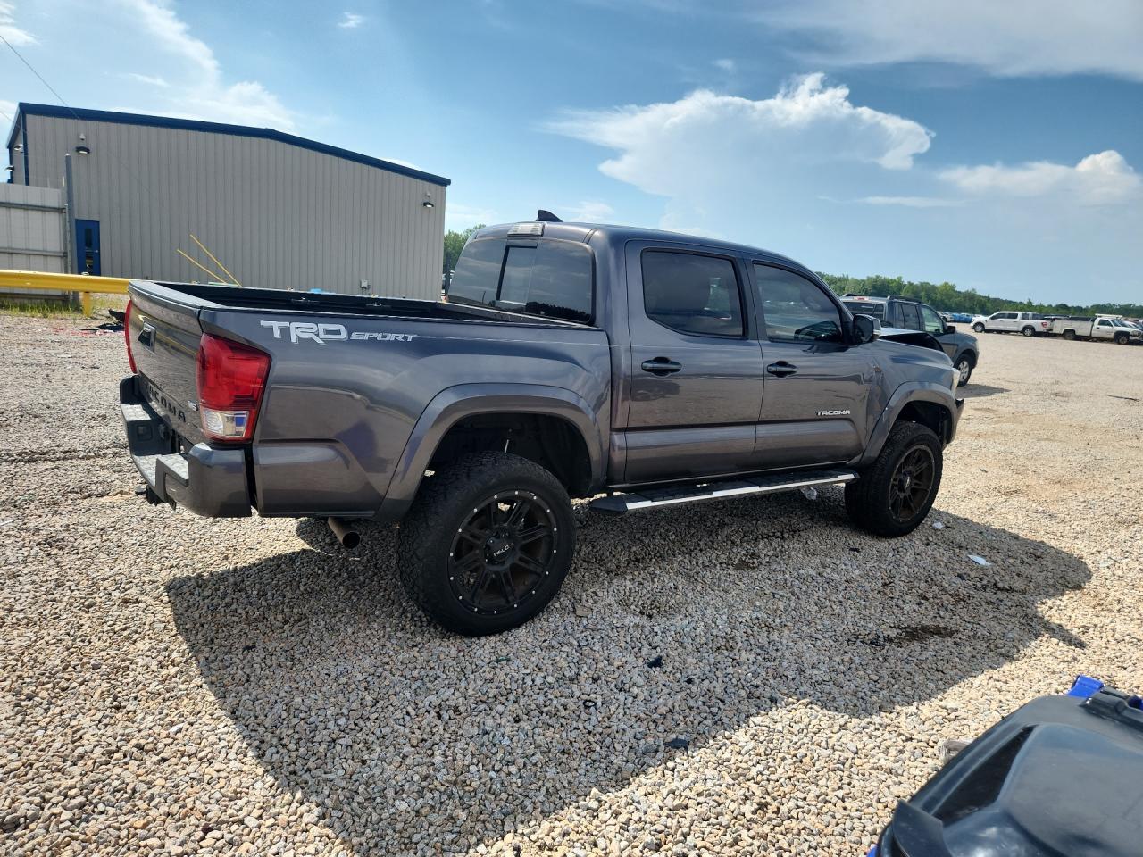 2017 Toyota Tacoma Trd Sport - Фото 3