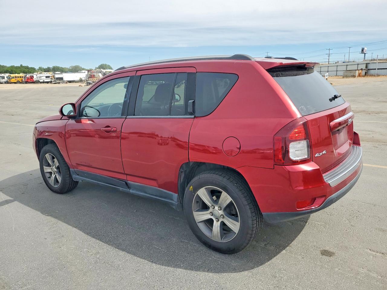 2016 Jeep Compass Latitude - Image 2