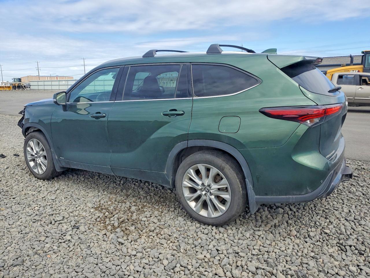 2024 Toyota Highlander Hybrid Limited - Image 2