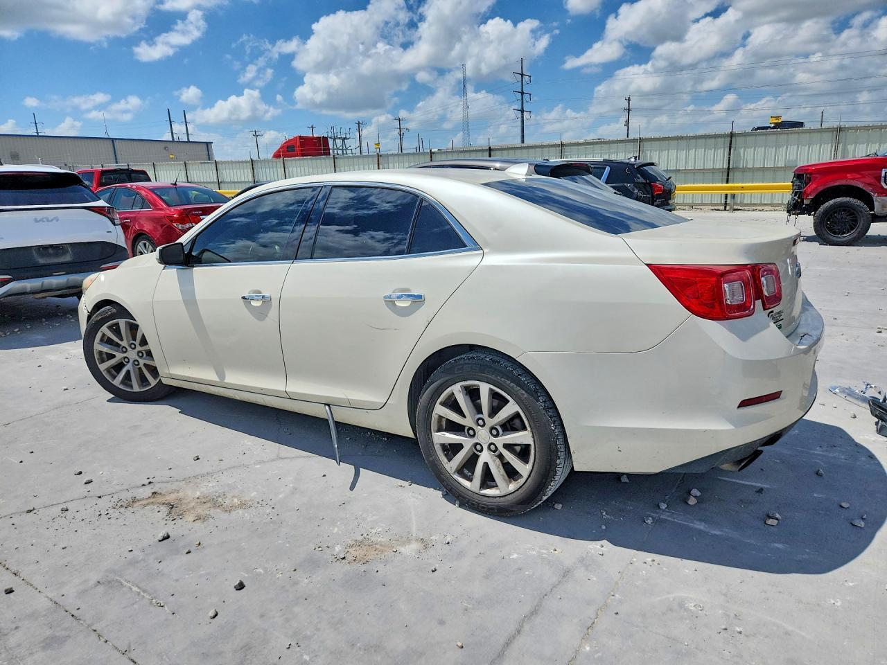 2014 Chevrolet Malibu - Фото 2