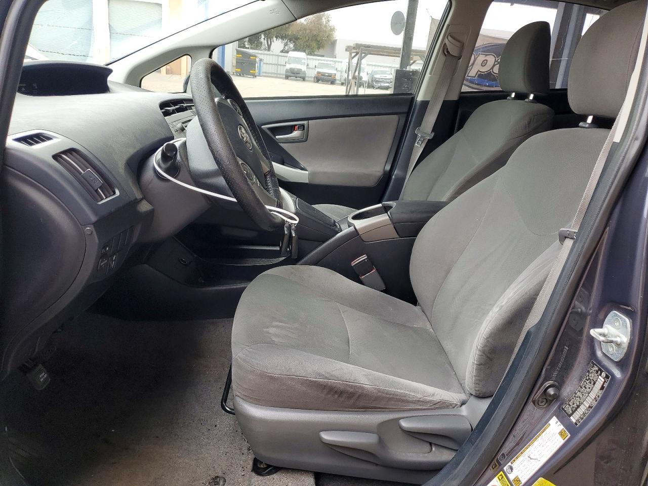 2012 Toyota Prius Two - Фото 7