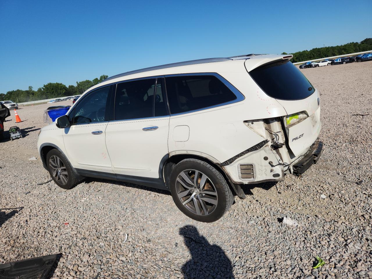 2016 Honda Pilot Touring - Image 2