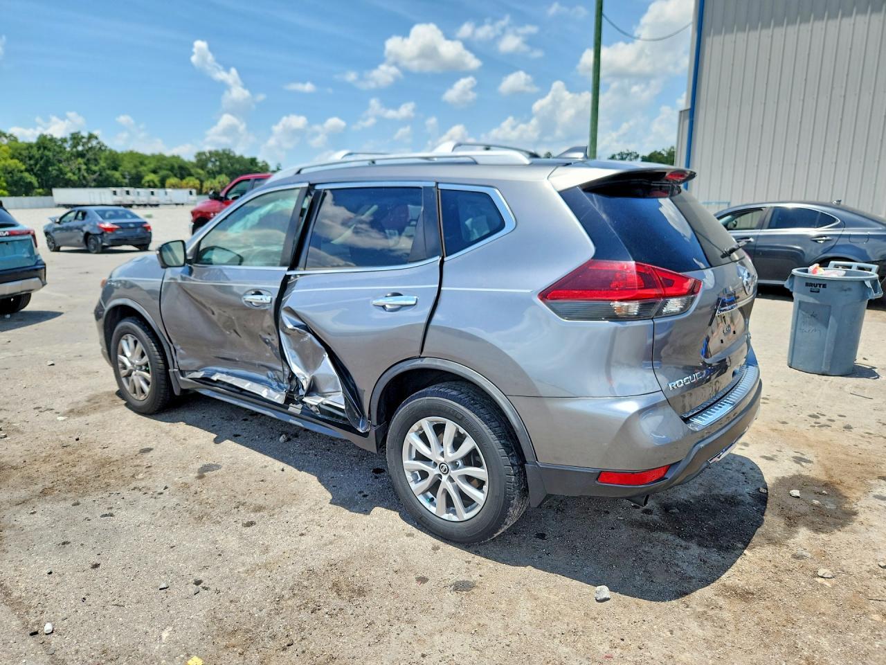 2018 Nissan Rogue Sv - Image 2