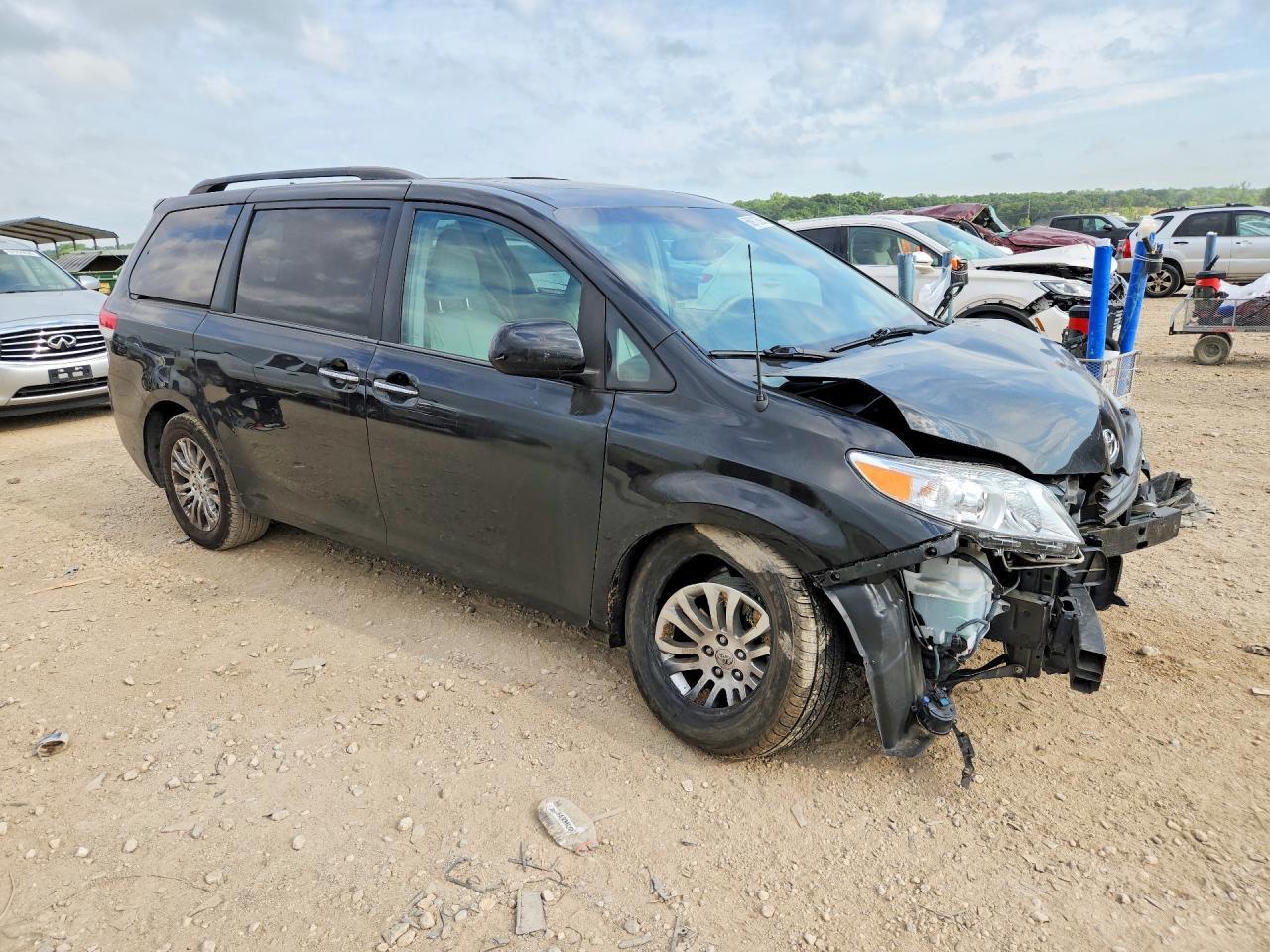 2014 Toyota Sienna Xle 7-Passenger Auto Access Se - Image 4