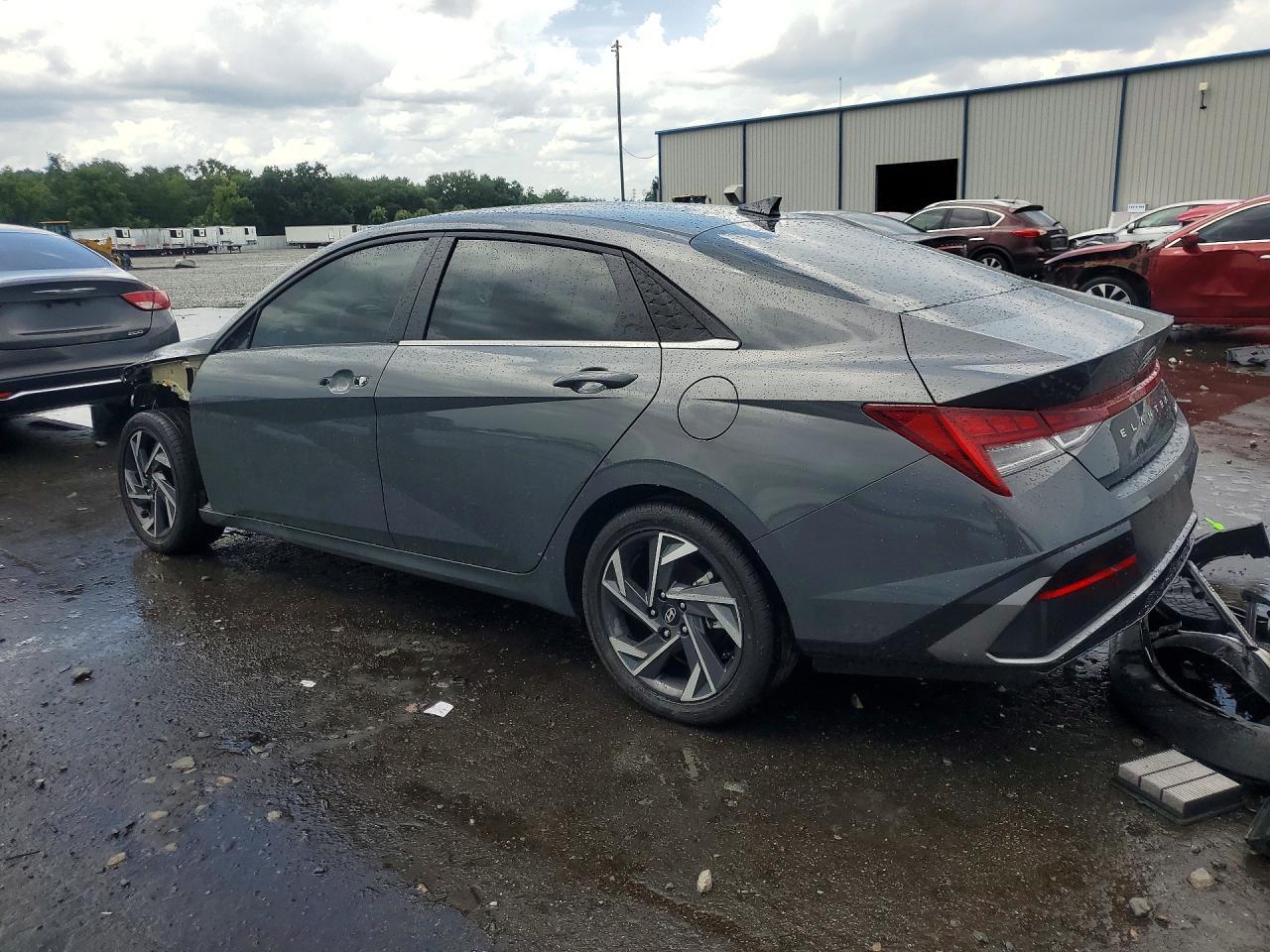 2025 Hyundai Elantra Limited - Фото 2