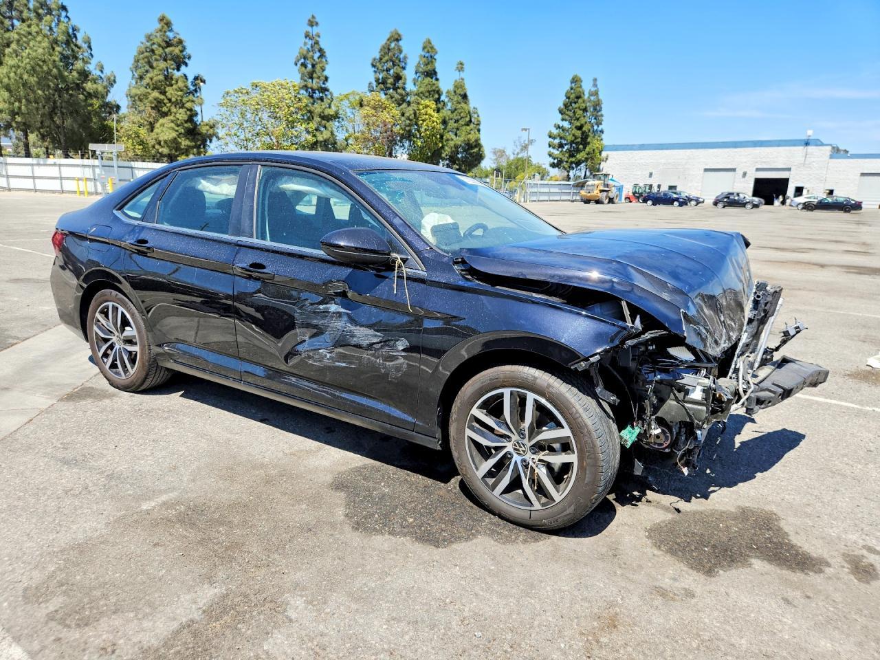 2025 Volkswagen Jetta 4D Se - Фото 4