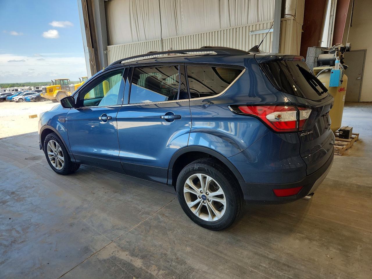 2018 Ford Escape Sel - Image 2