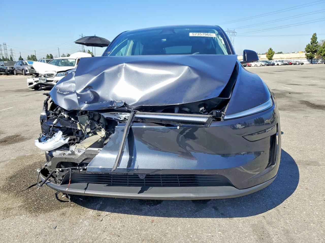 2026 Tesla Model Y - Фото 5