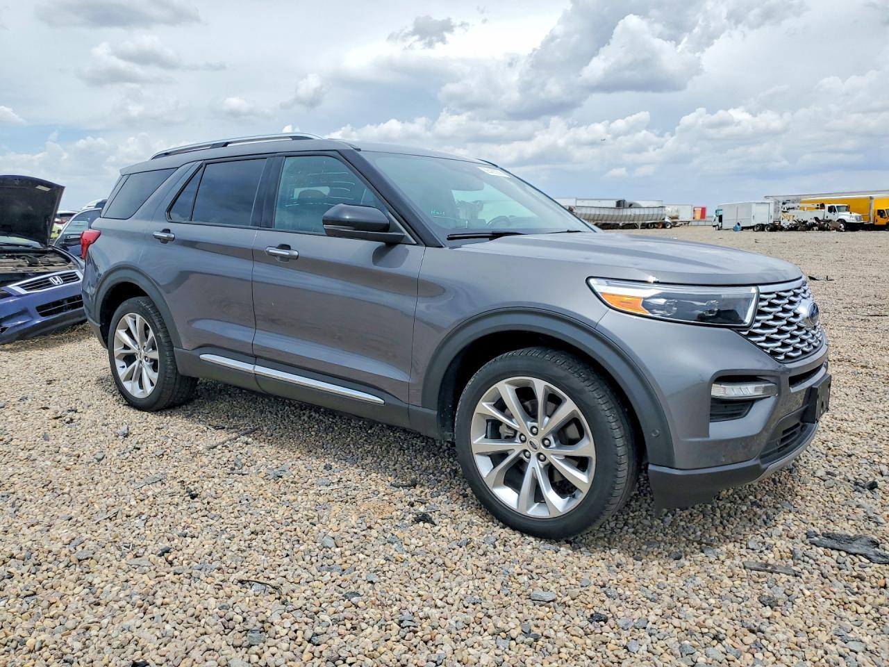 2021 Ford Explorer Platinum - Image 4