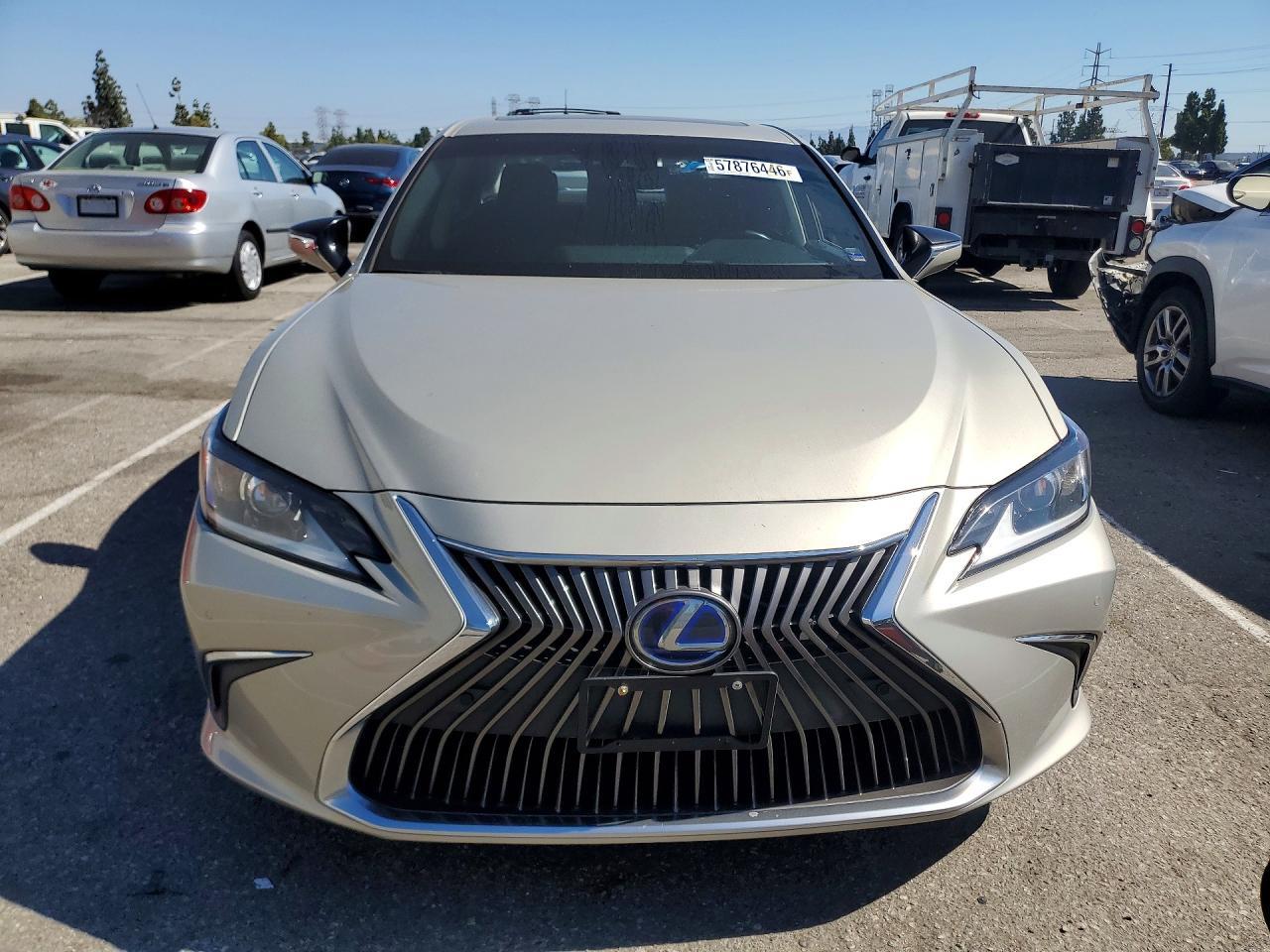 2020 Lexus Es 300H - Фото 5
