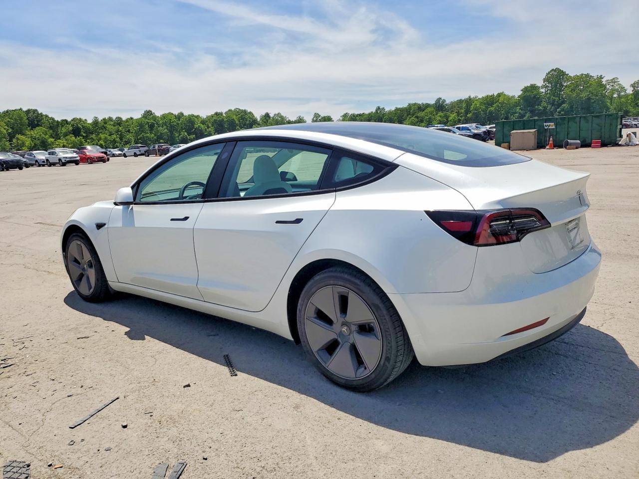 2023 Tesla Model 3 - Фото 2