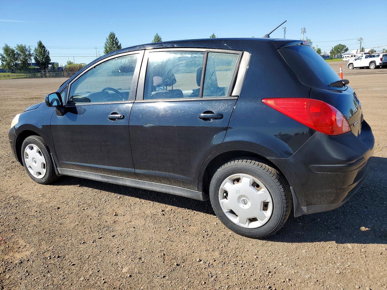 2007 Nissan Versa 1.8 S - Image 2