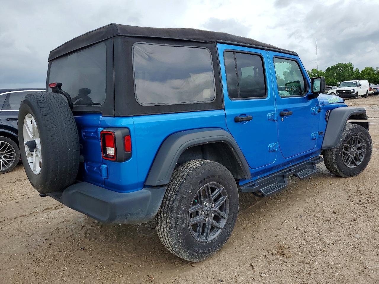 2022 Jeep Wrangler Unlimited Sport - Фото 3
