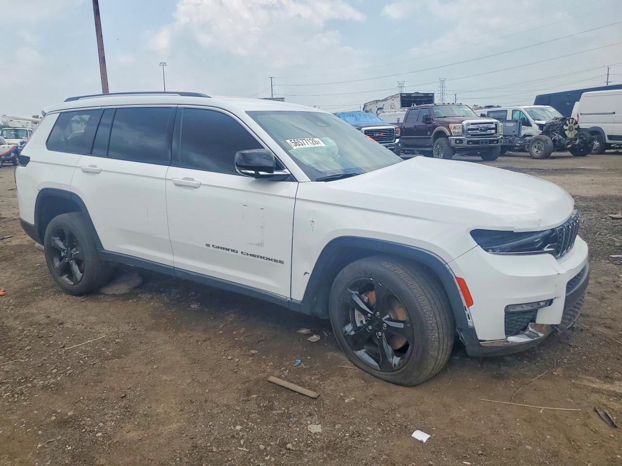 2023 Jeep Grand Cherokee L Laredo - Image 4