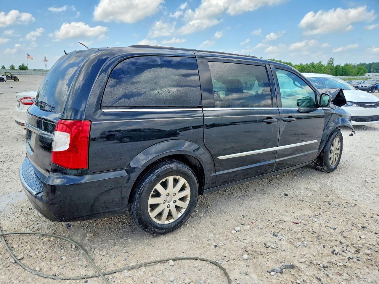 2016 Chrysler Town & Country Touring - Фото 3