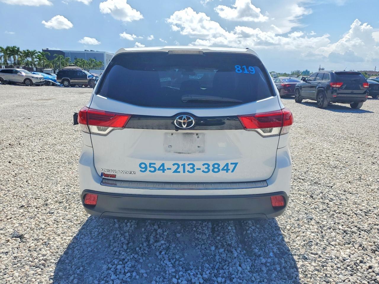 2019 Toyota Highlander Le - Image 6