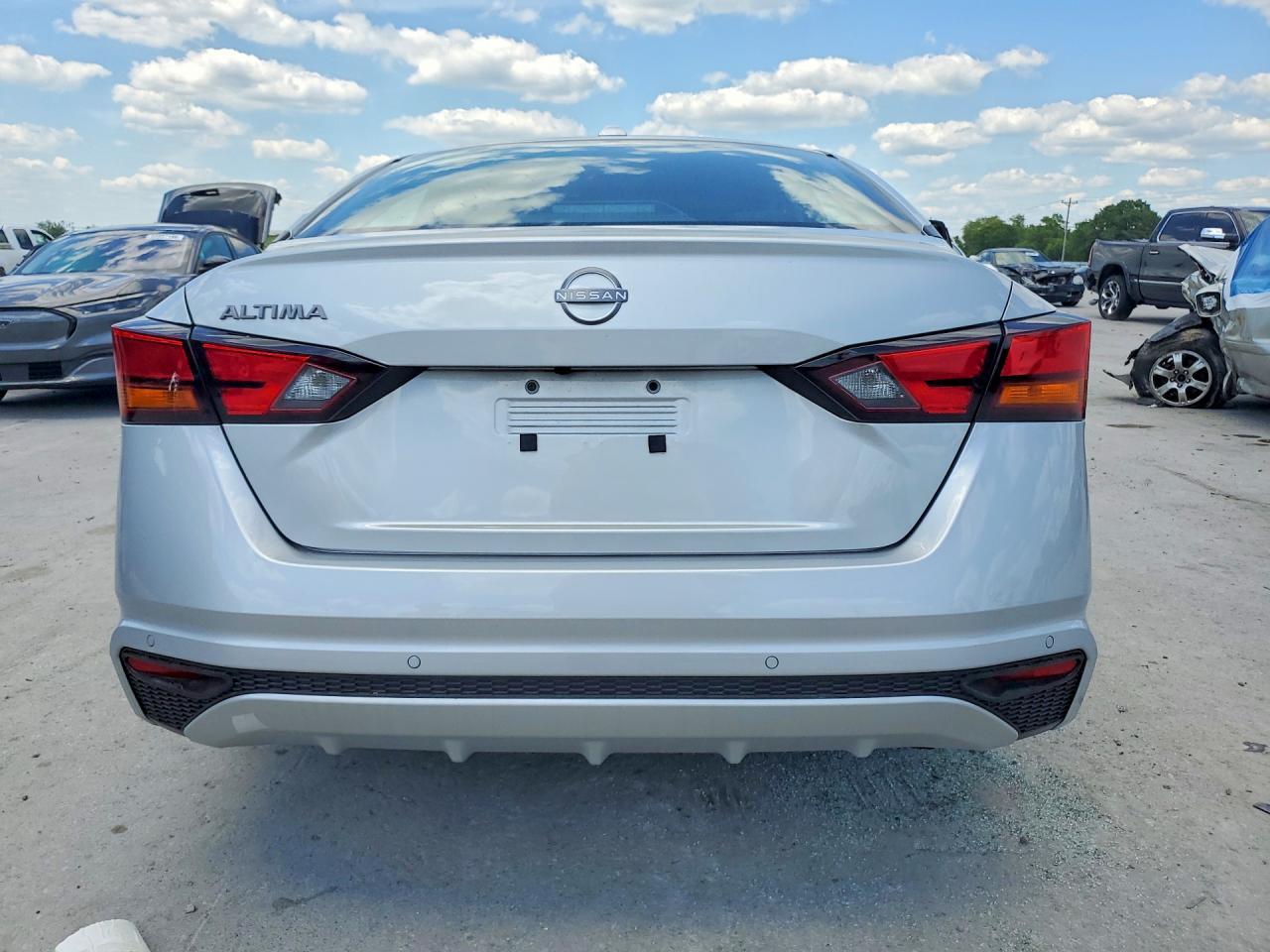 2025 Nissan Altima Sv - Image 6