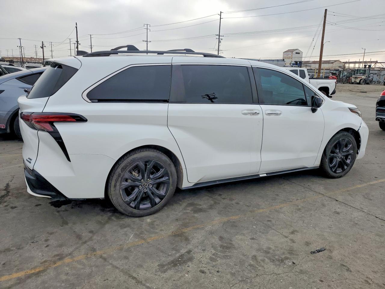 2022 Toyota Sienna Xse 7-Passenger - Image 3