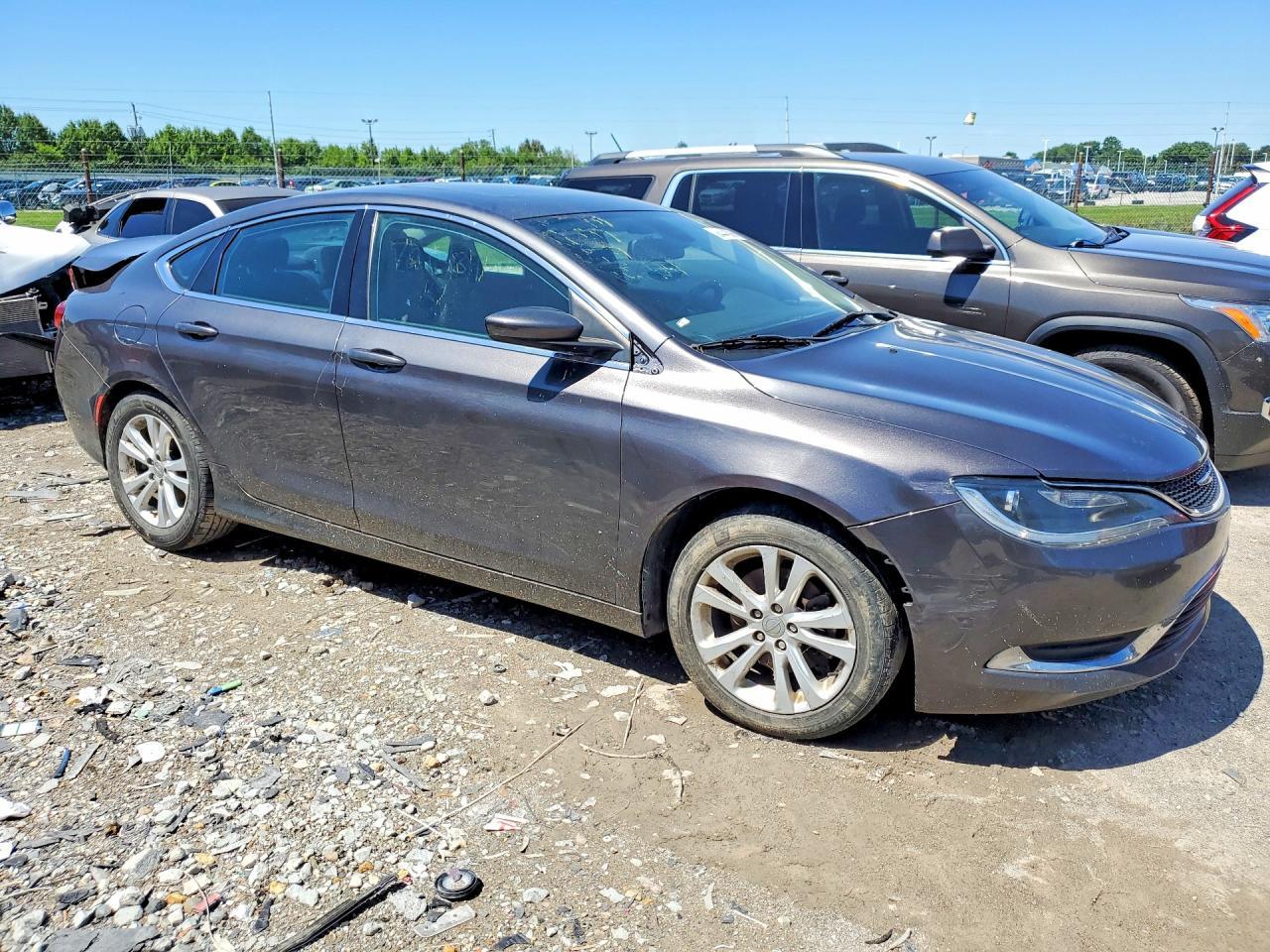 2015 Chrysler 200 Limited - Image 4