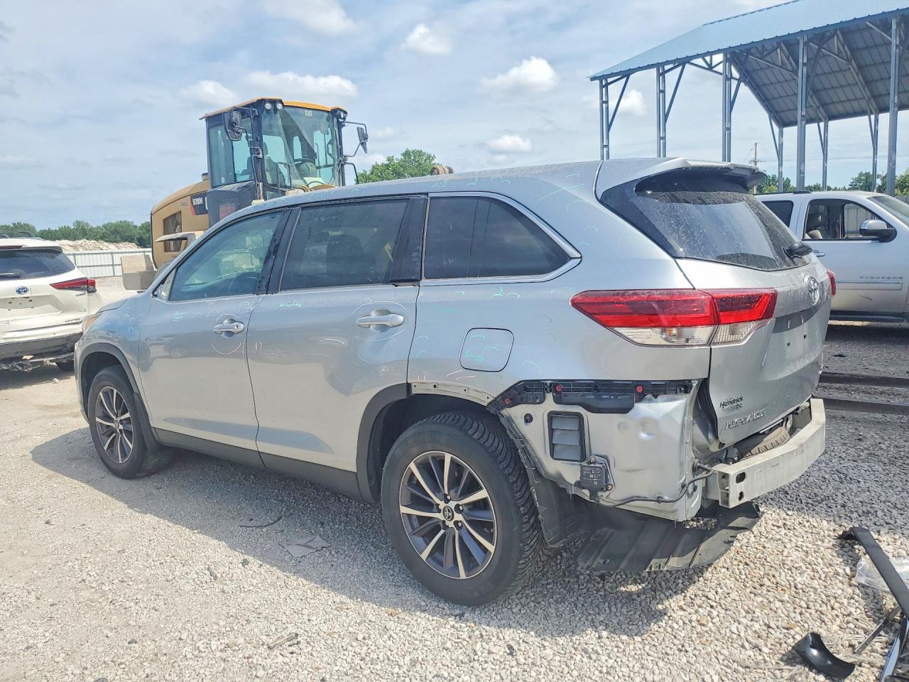 2019 Toyota Highlander Se - Image 2