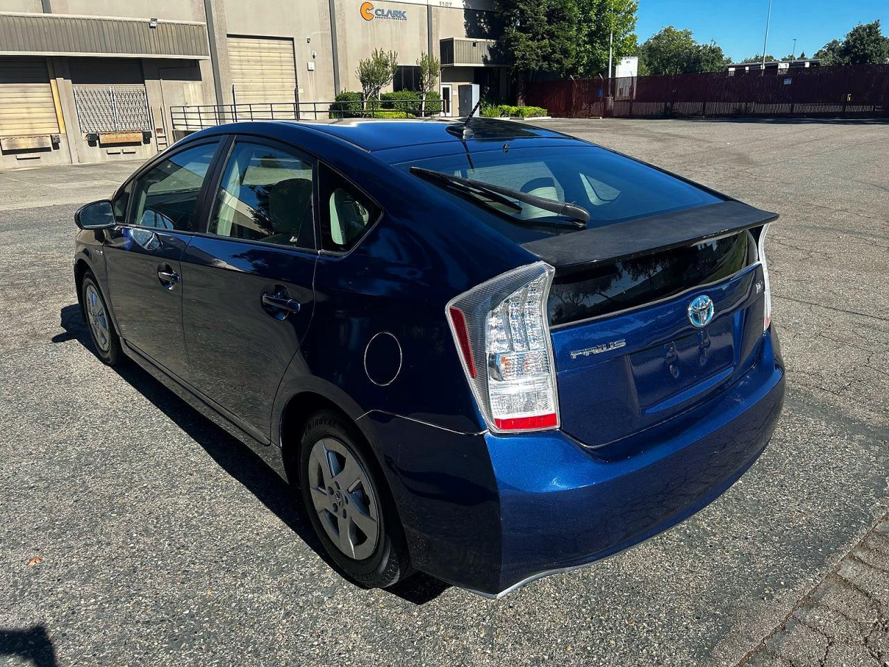 2011 Toyota Prius Two - Фото 3