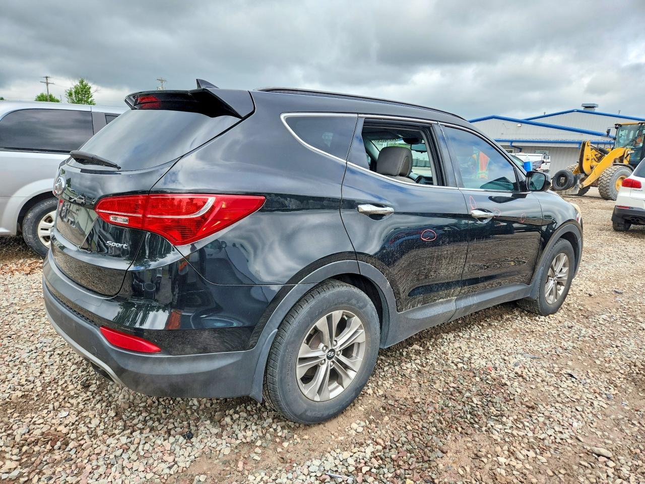 2015 Hyundai Santa Fe Sport 2.4L - Image 3