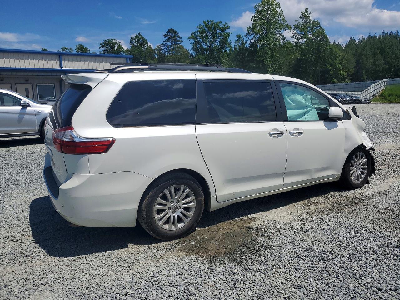 2017 Toyota Sienna Xle Premium 8-Passenger - Фото 3