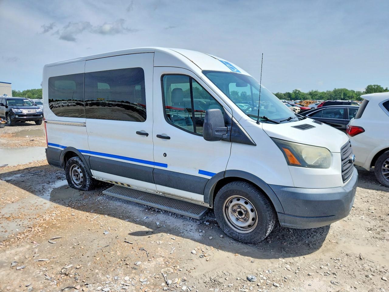 2015 Ford Transit T-150 - Фото 4