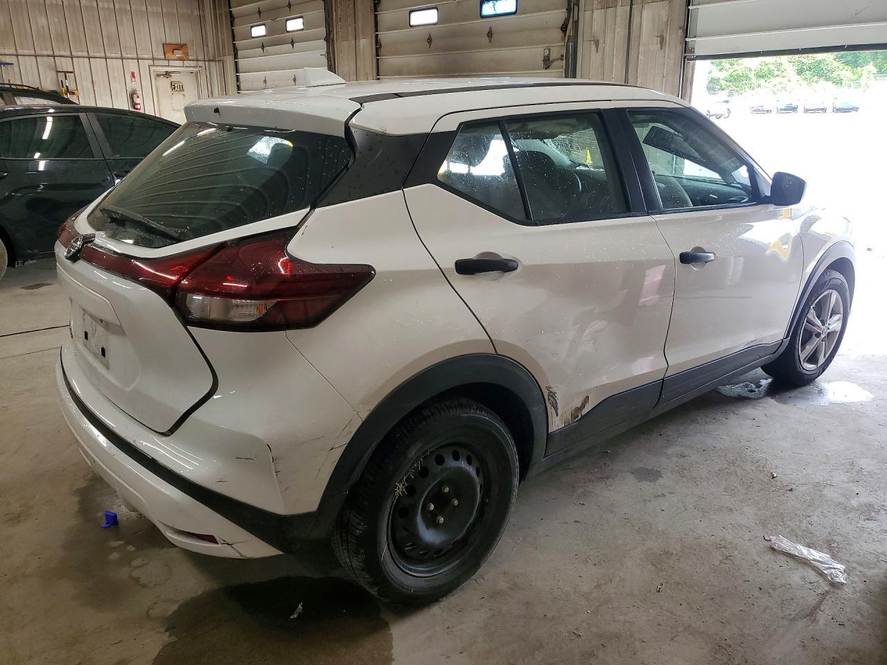 2021 Nissan Kicks S - Фото 3
