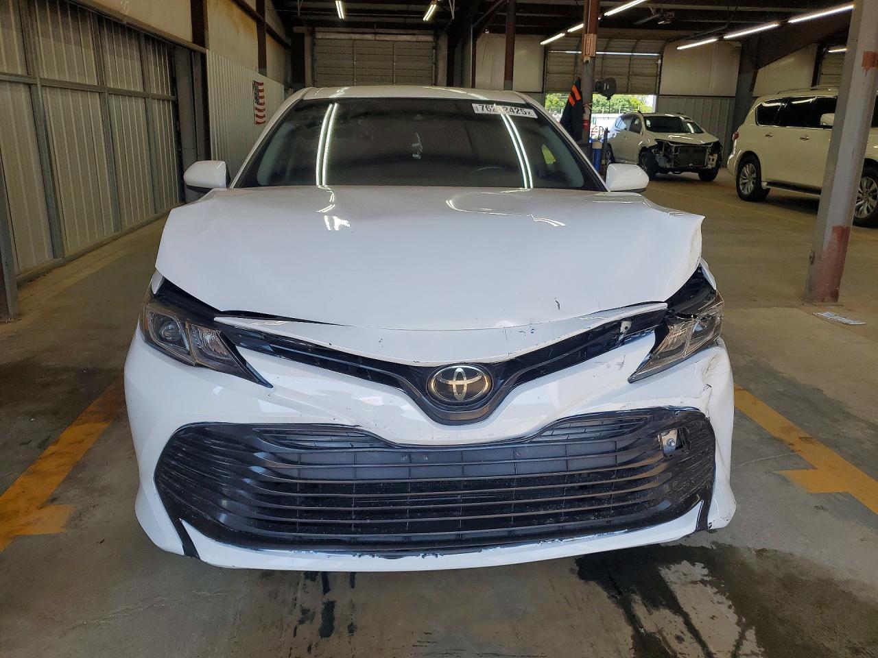 2018 Toyota Camry Le - Фото 5