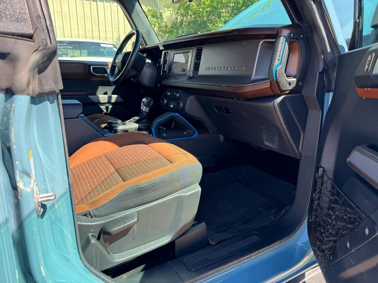 2022 Ford Bronco Base - Image 5