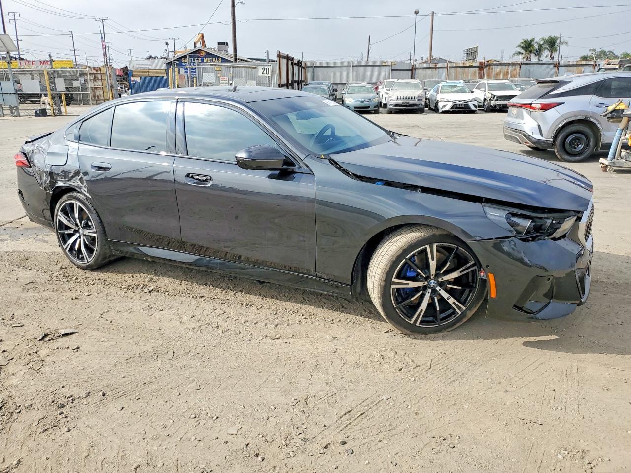 2025 BMW 530 I - Фото 4