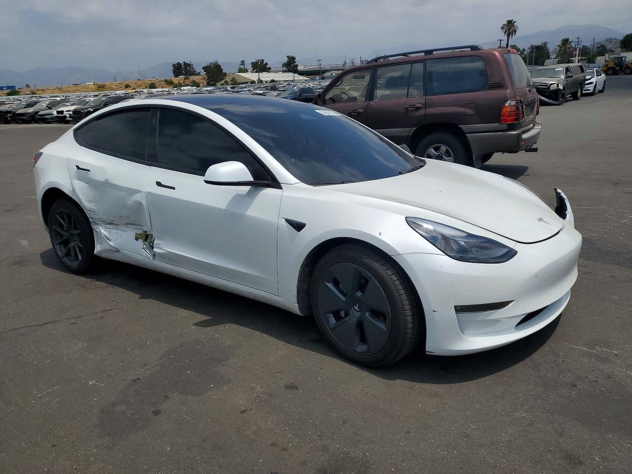 2023 Tesla Model 3 - Фото 4