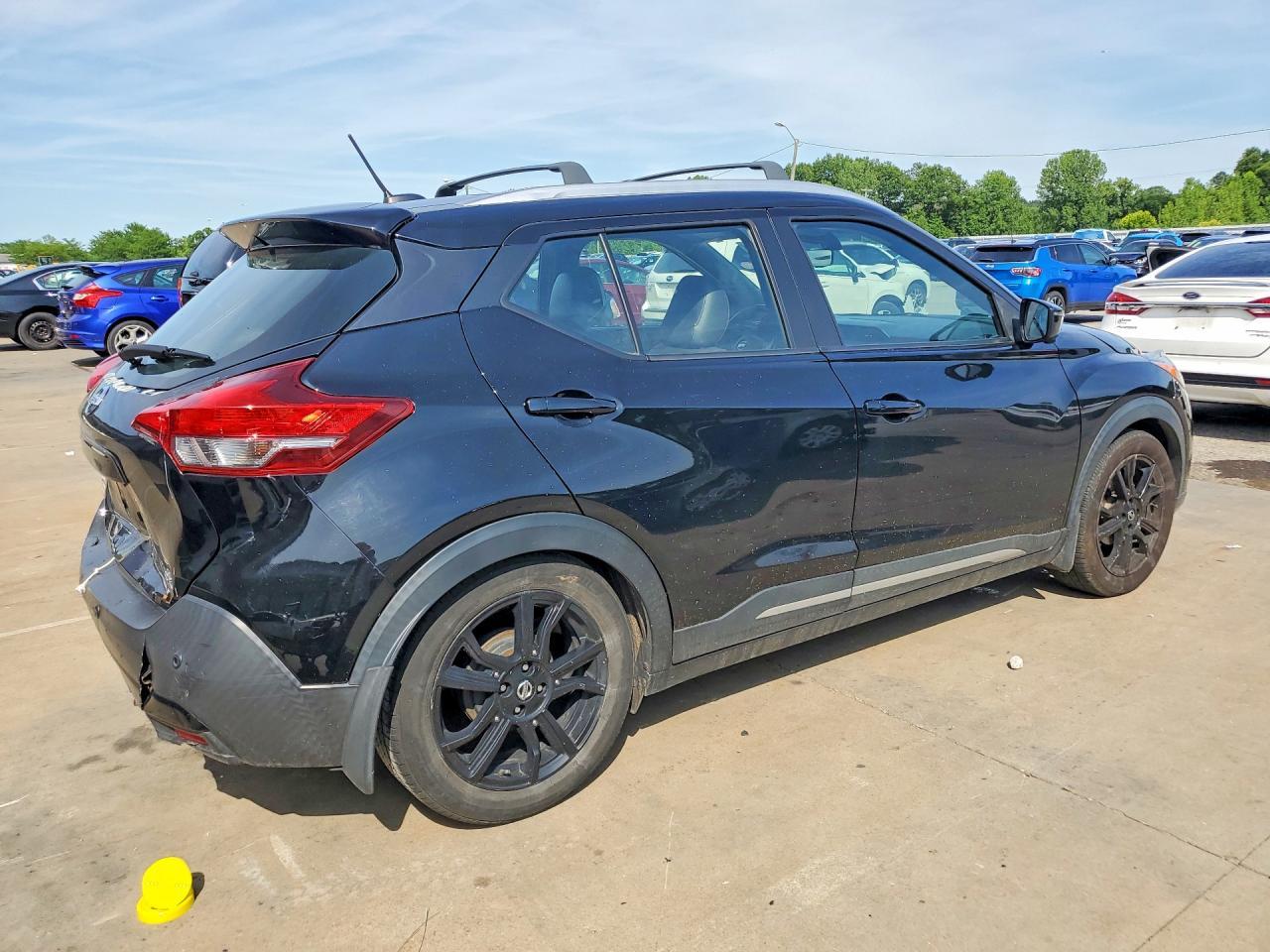 2020 Nissan Kicks Sr - Image 3