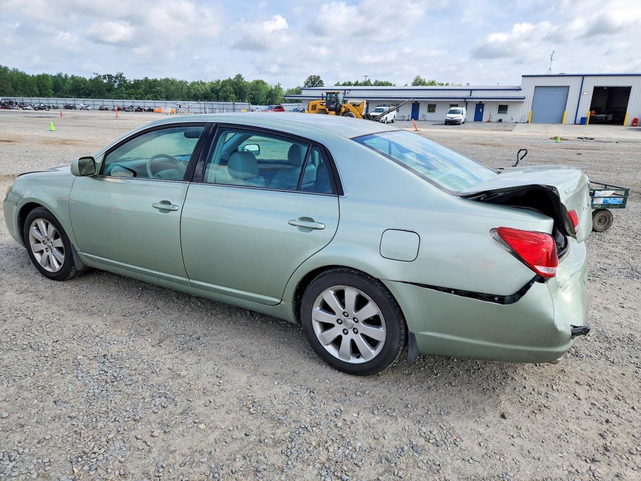 2006 Toyota Avalon Xls - Image 2