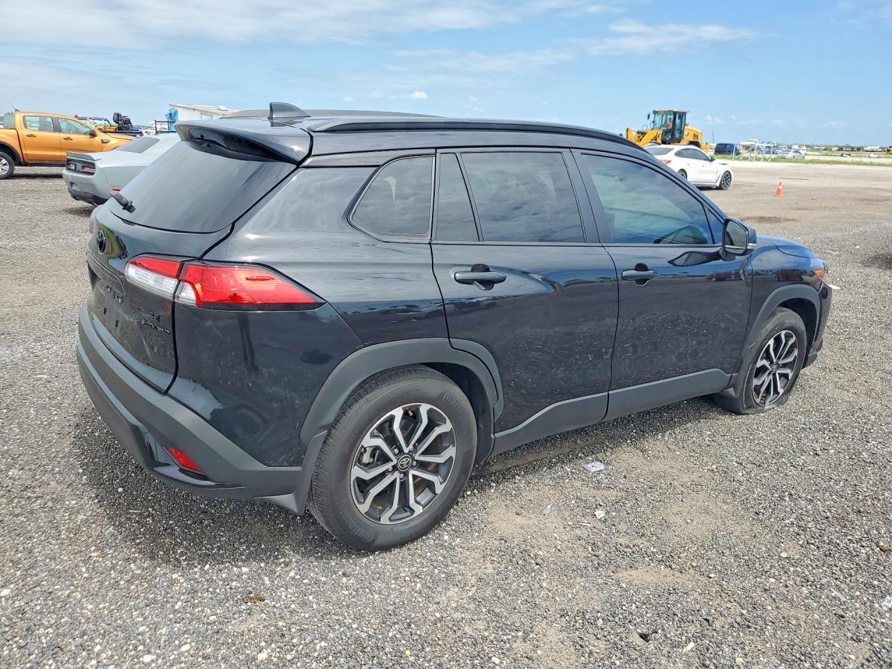 2025 Toyota Corolla Cross Hybrid Se - Image 3