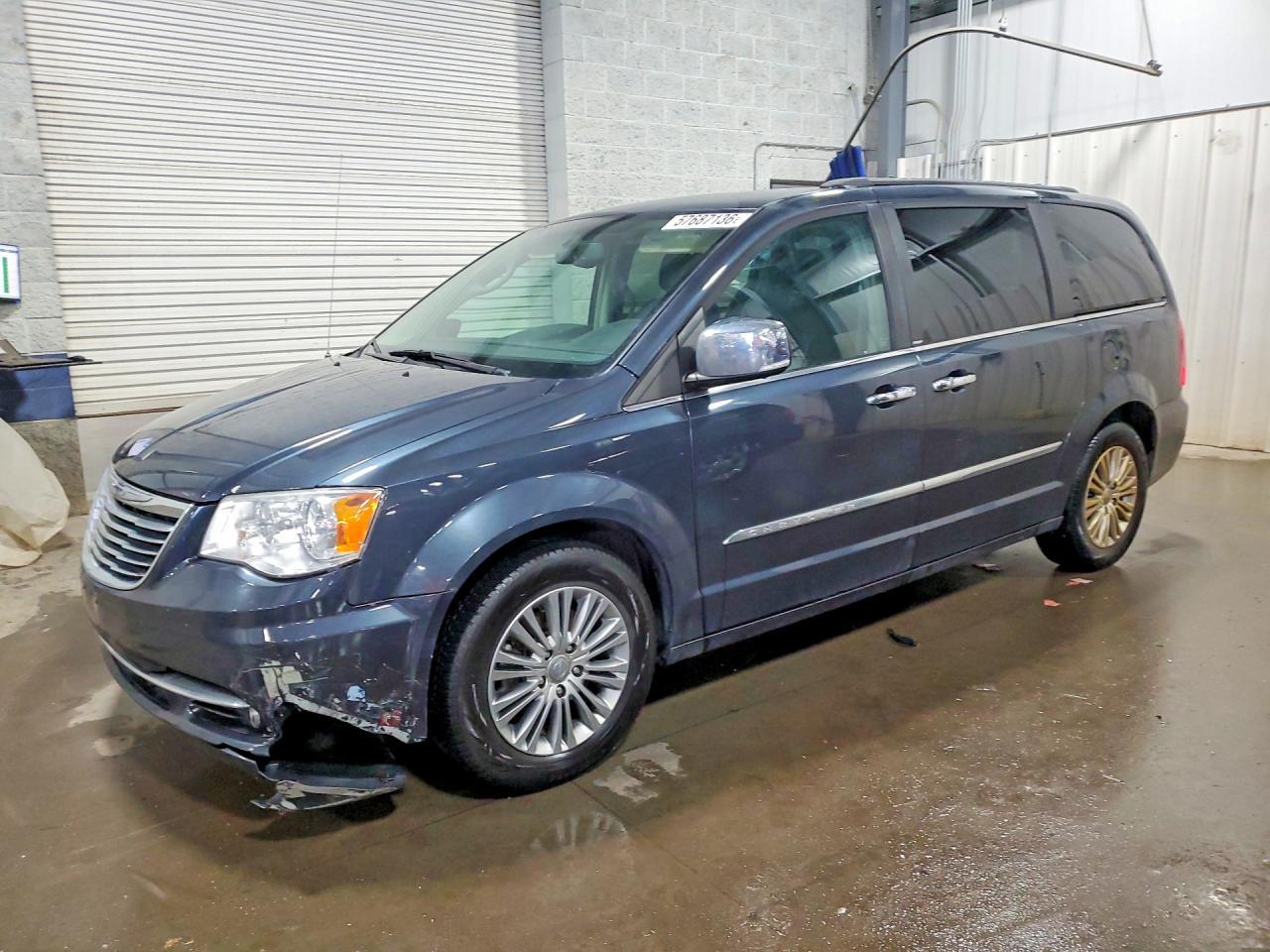 2014 Chrysler Town & Country Touring L
