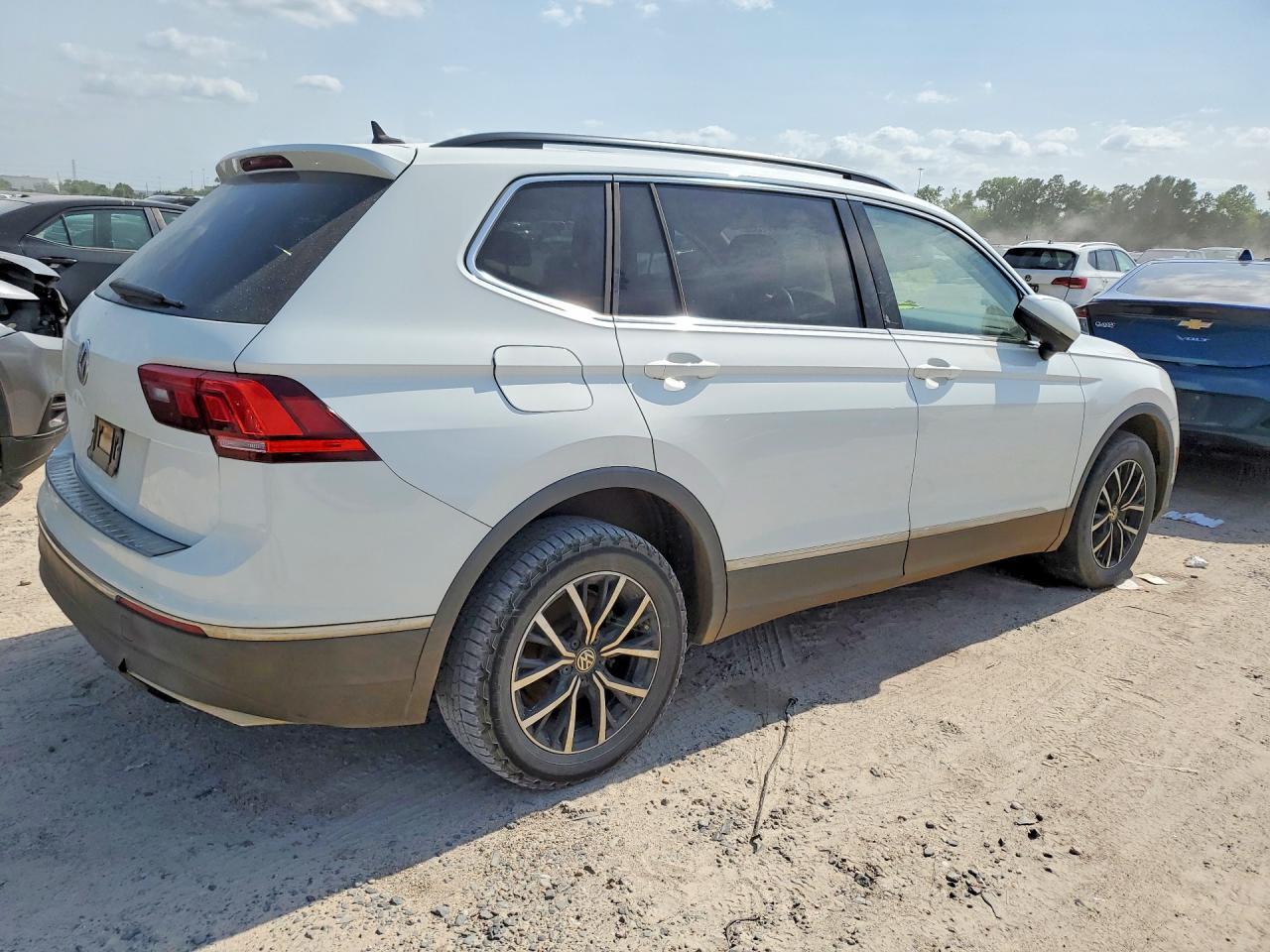 2021 Volkswagen Tiguan Se - Image 3