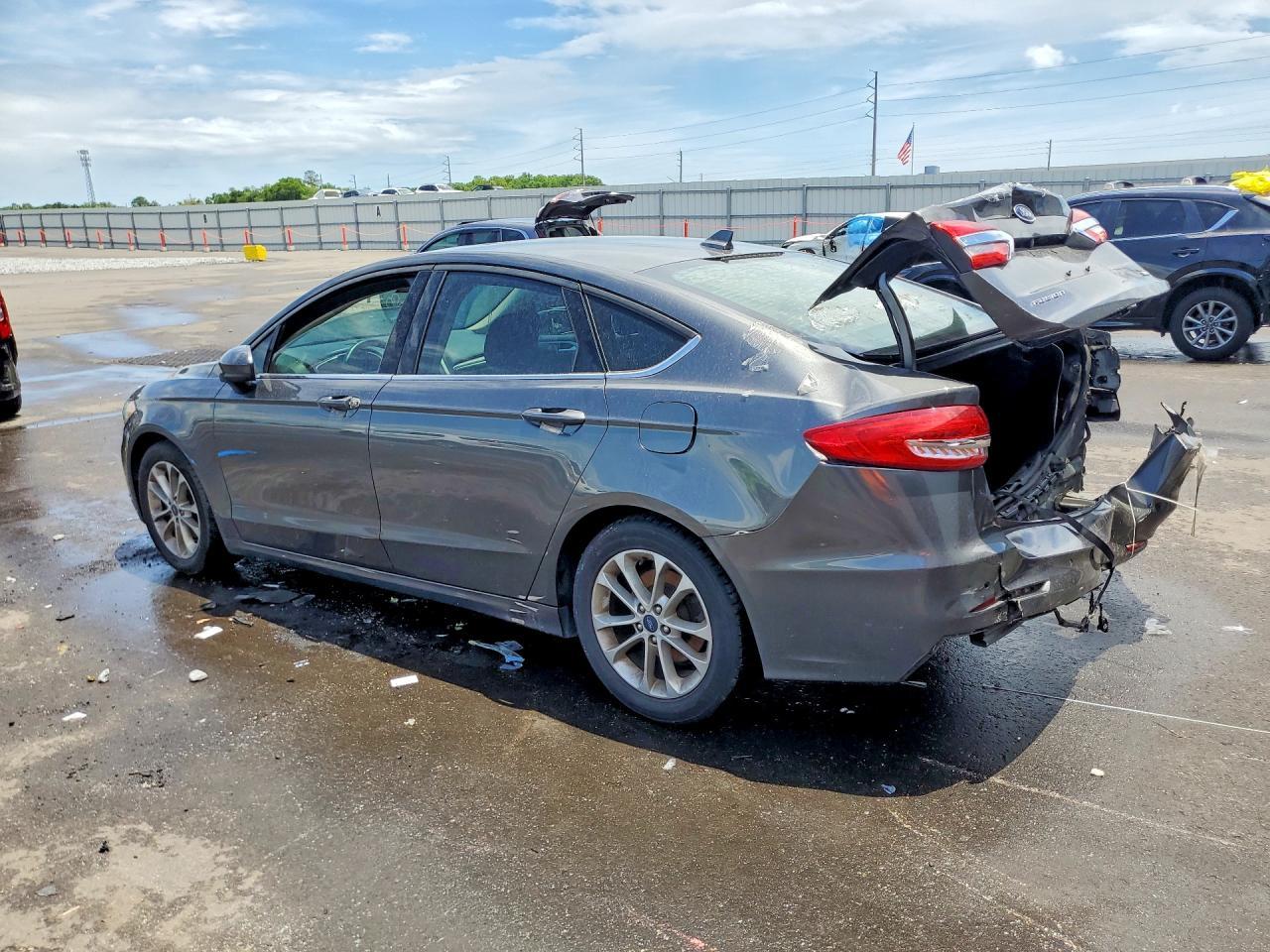 2019 Ford Fusion Se - Image 2