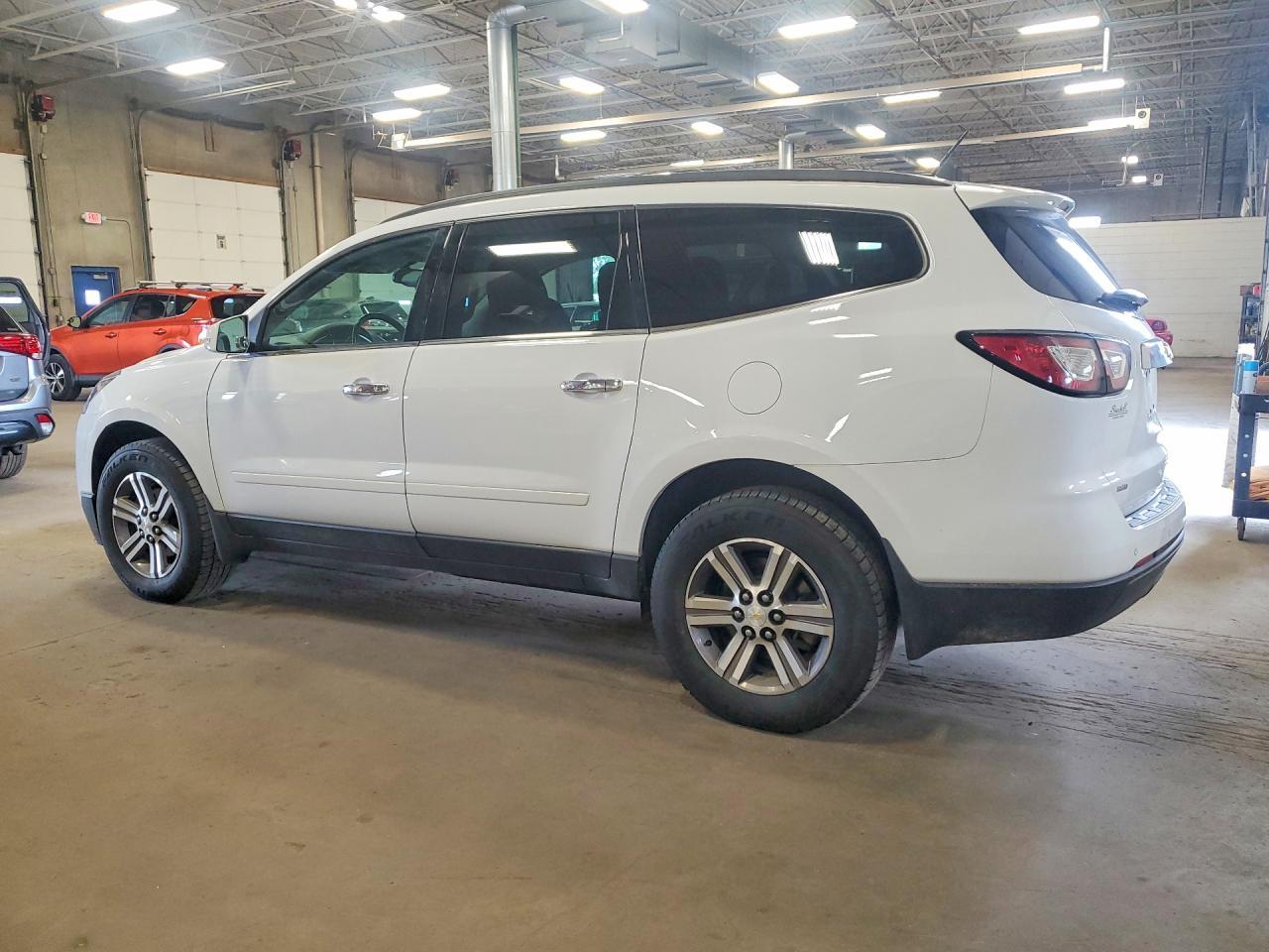 2016 Chevrolet Traverse Lt - Image 2