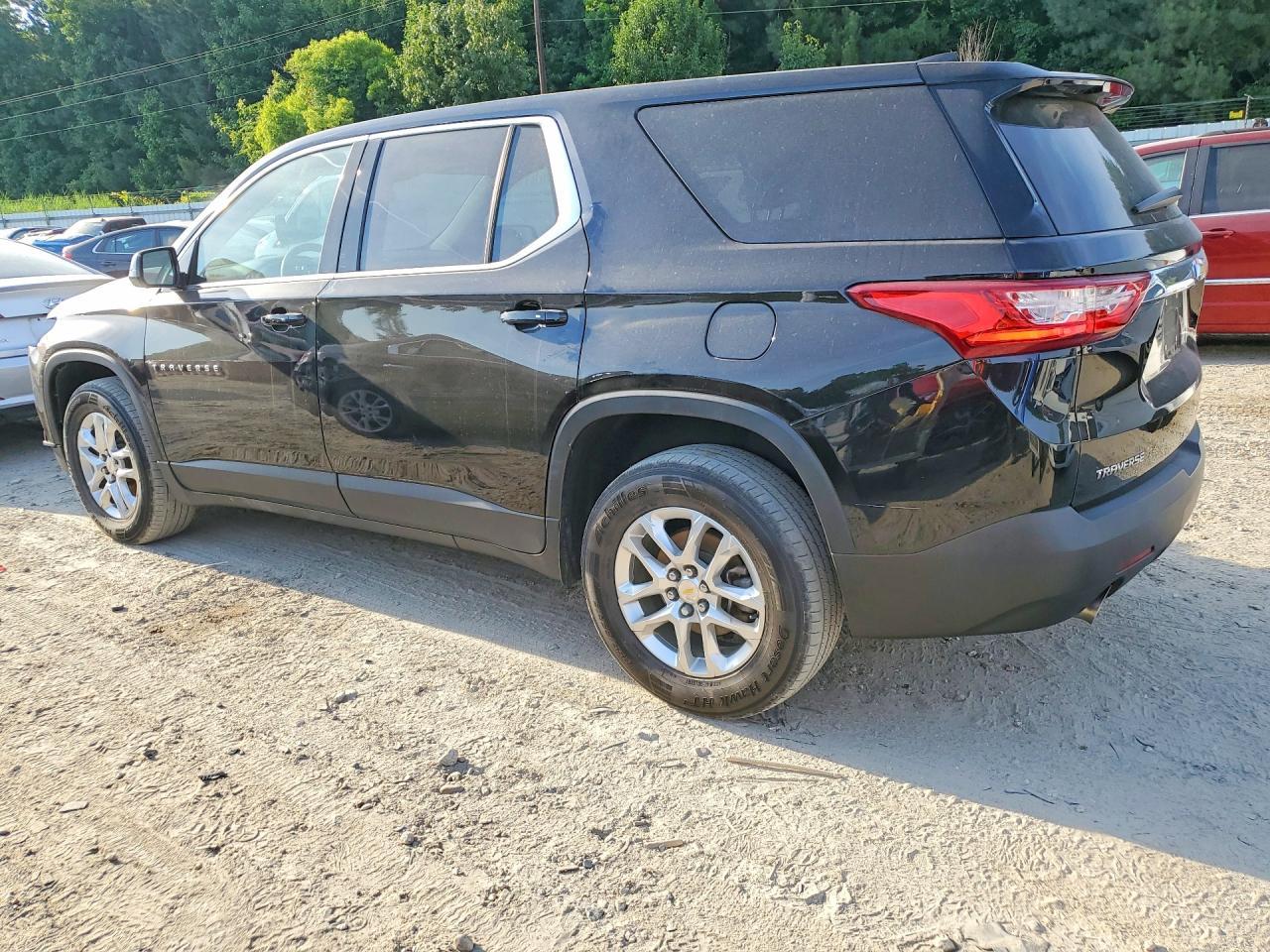 2020 Chevrolet Traverse Ls - Фото 2