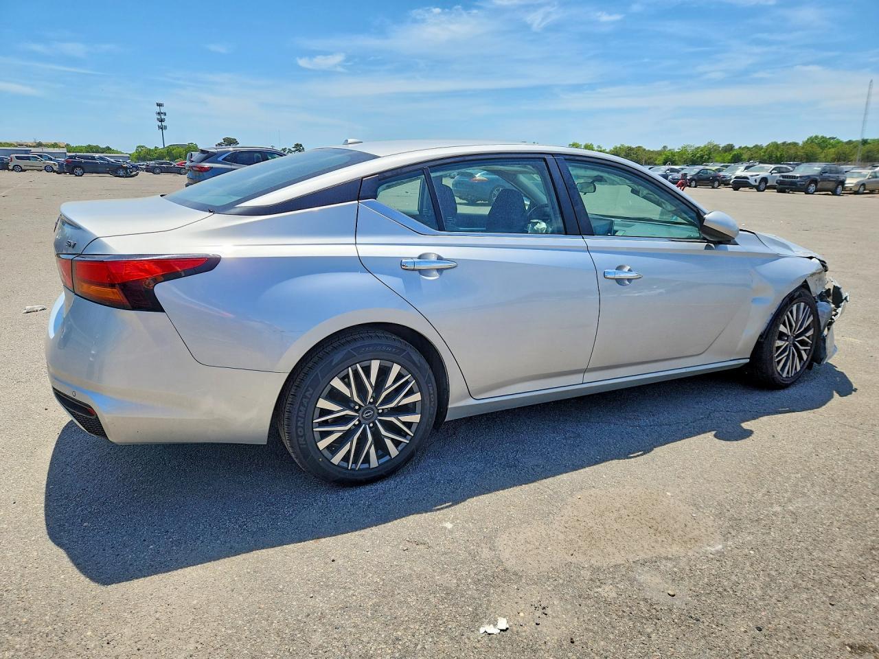 2023 Nissan Altima Sv - Image 3