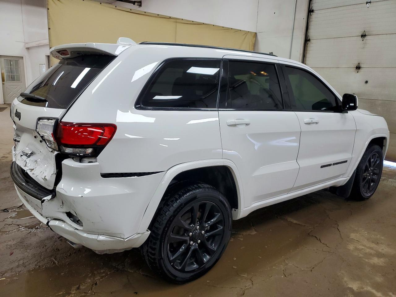 2021 Jeep Grand Cherokee Laredo - Image 3