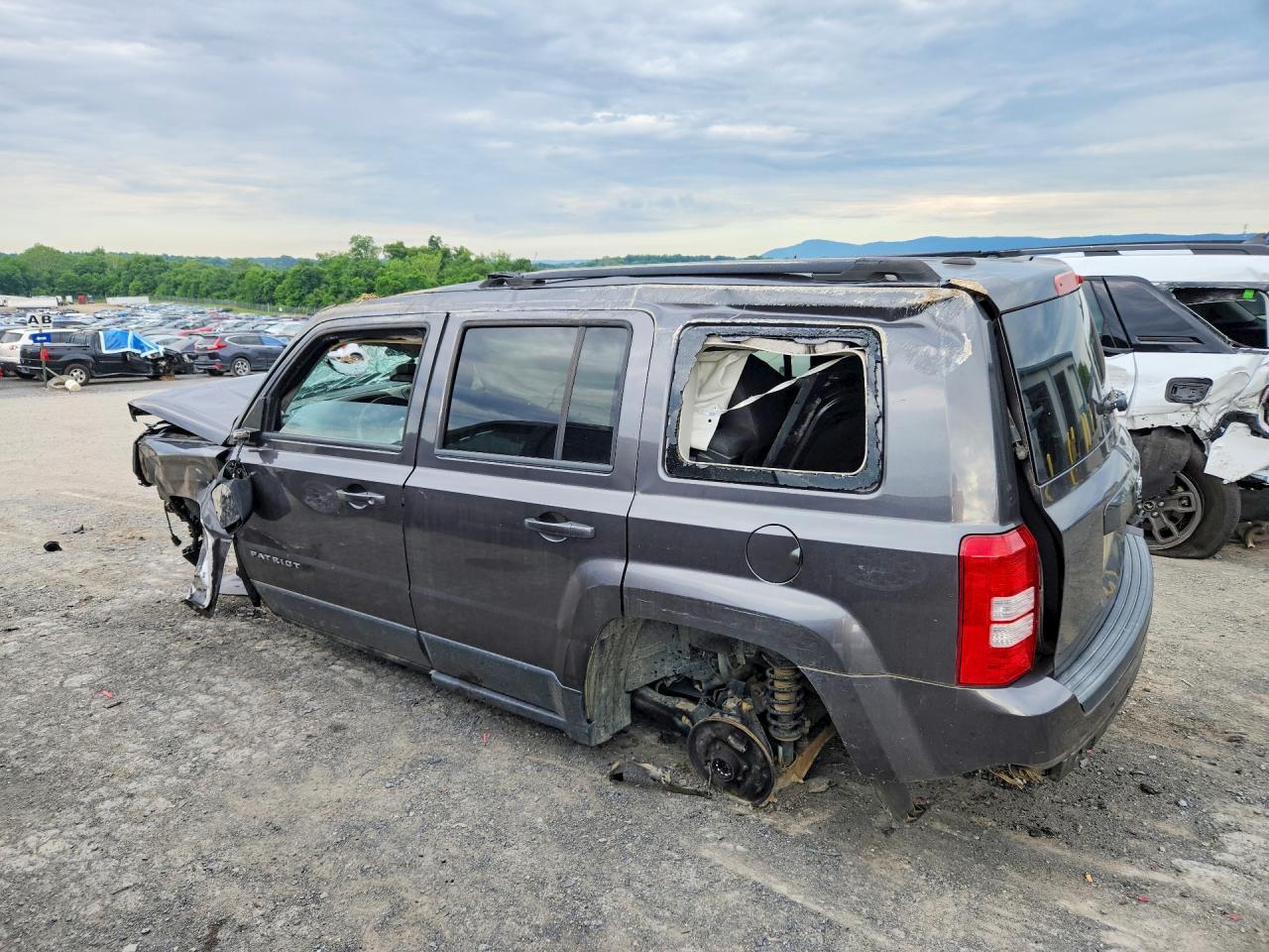2016 Jeep Patriot Latitude - Image 2