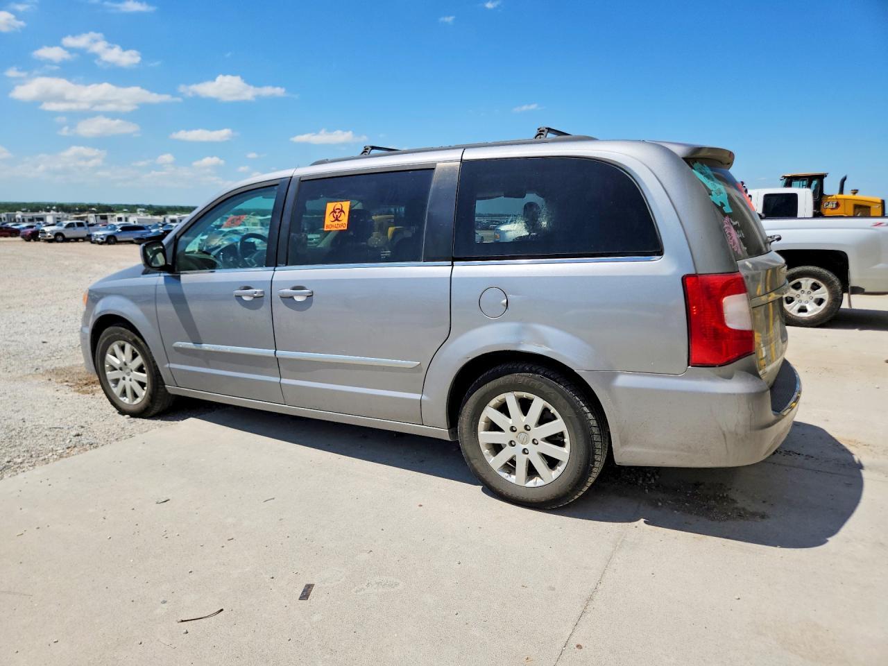 2016 Chrysler Town & Country Touring - Фото 2