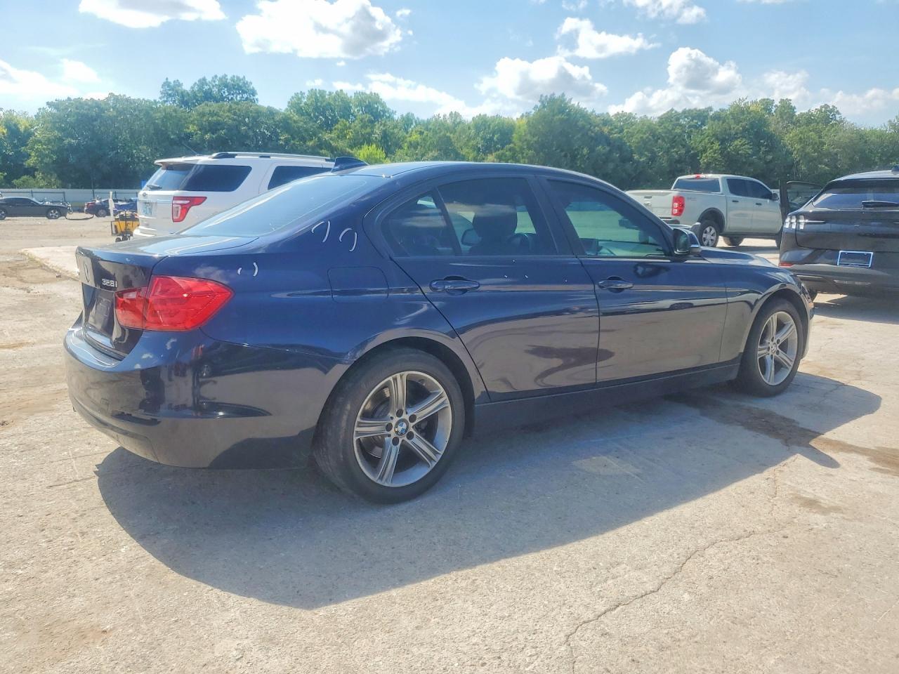 2015 BMW 328 Xi Sulev - Image 3