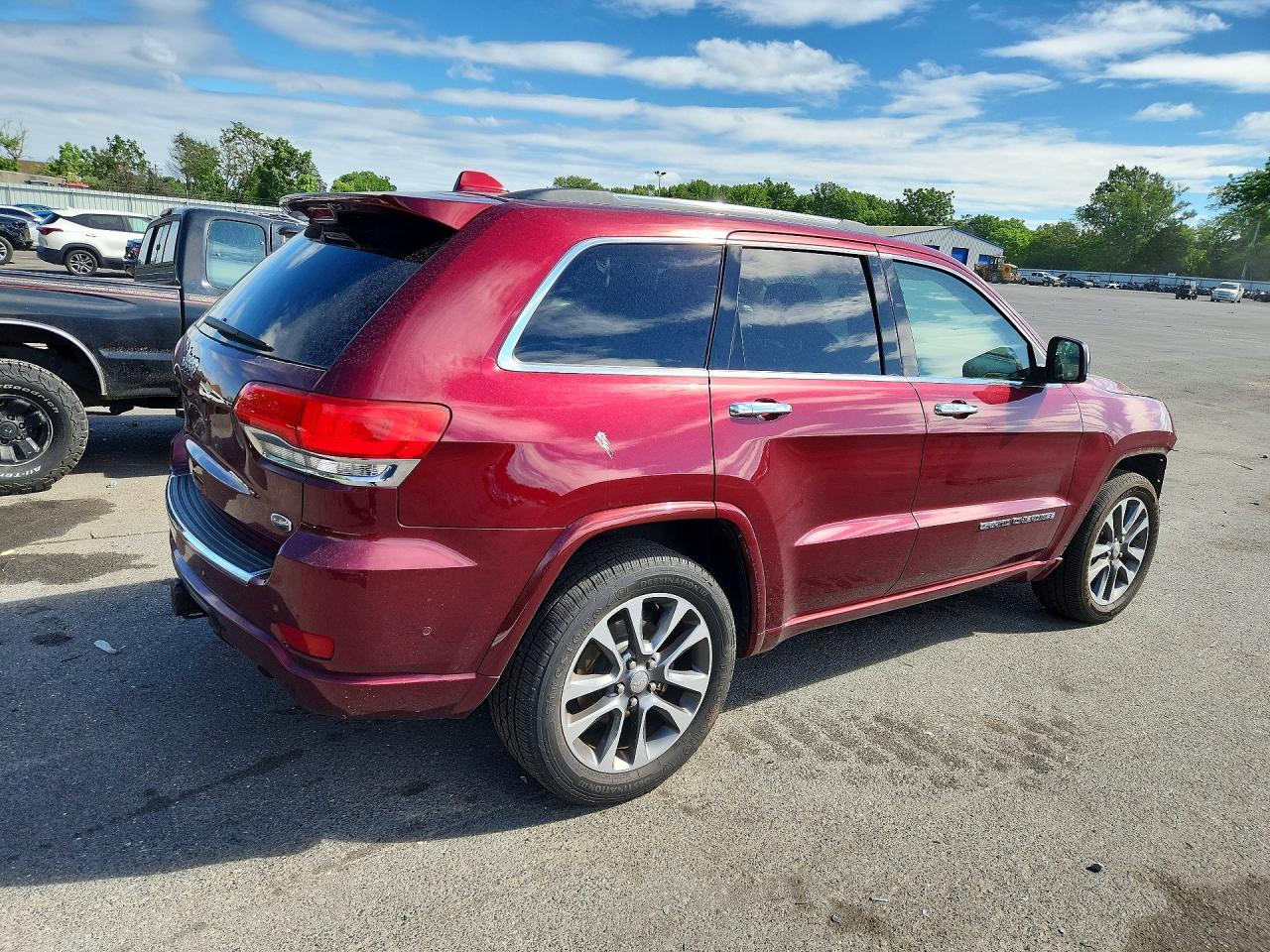 2017 Jeep Grand Cherokee Overland - Image 3